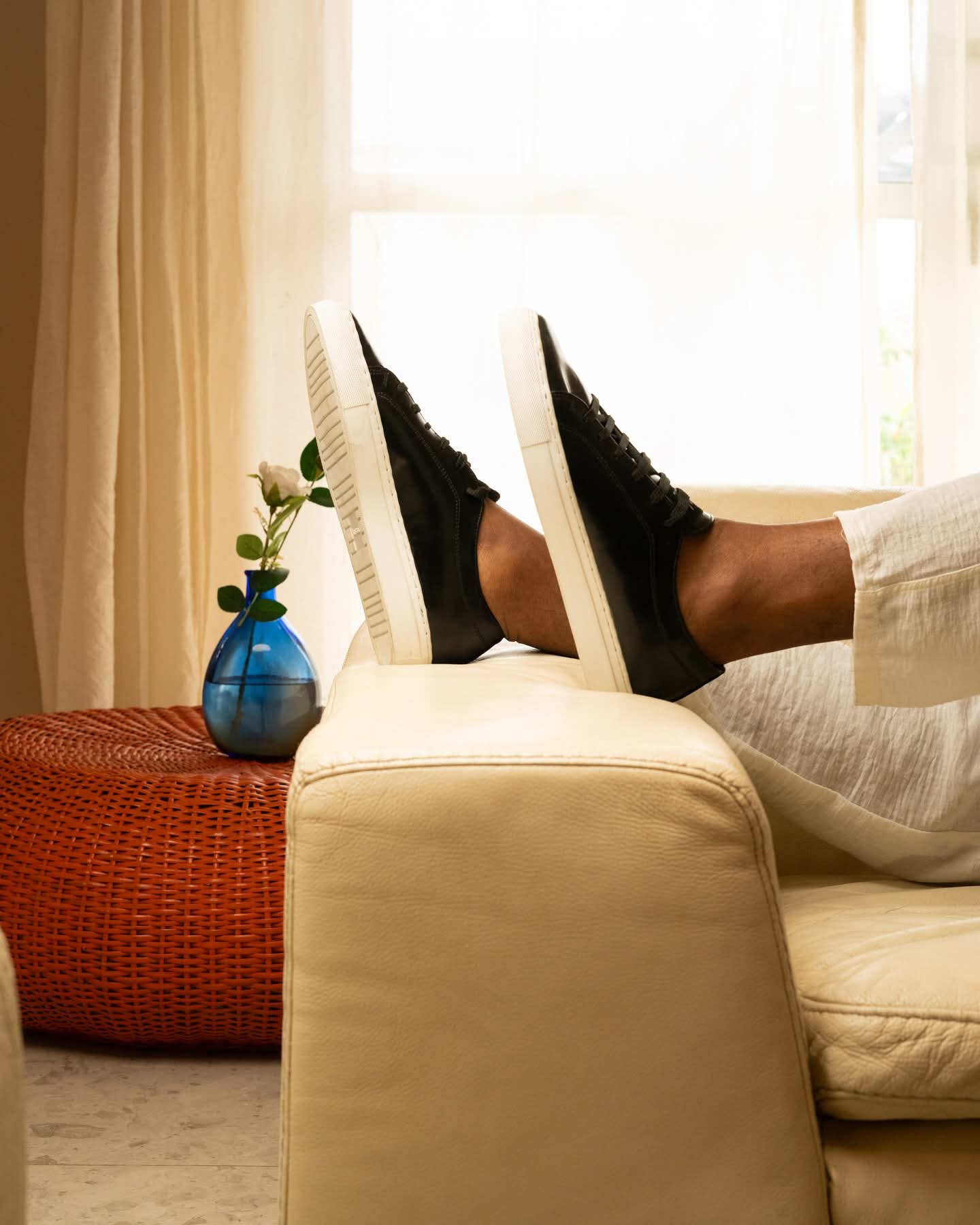 Sneakers VIDAL en cuir noir, lifestyle